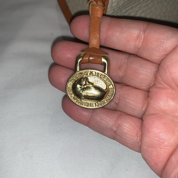 Vintage Gently Loved Dooney & Bourke All Weather Pebbled Leather Crossbody - Picture 6 of 12